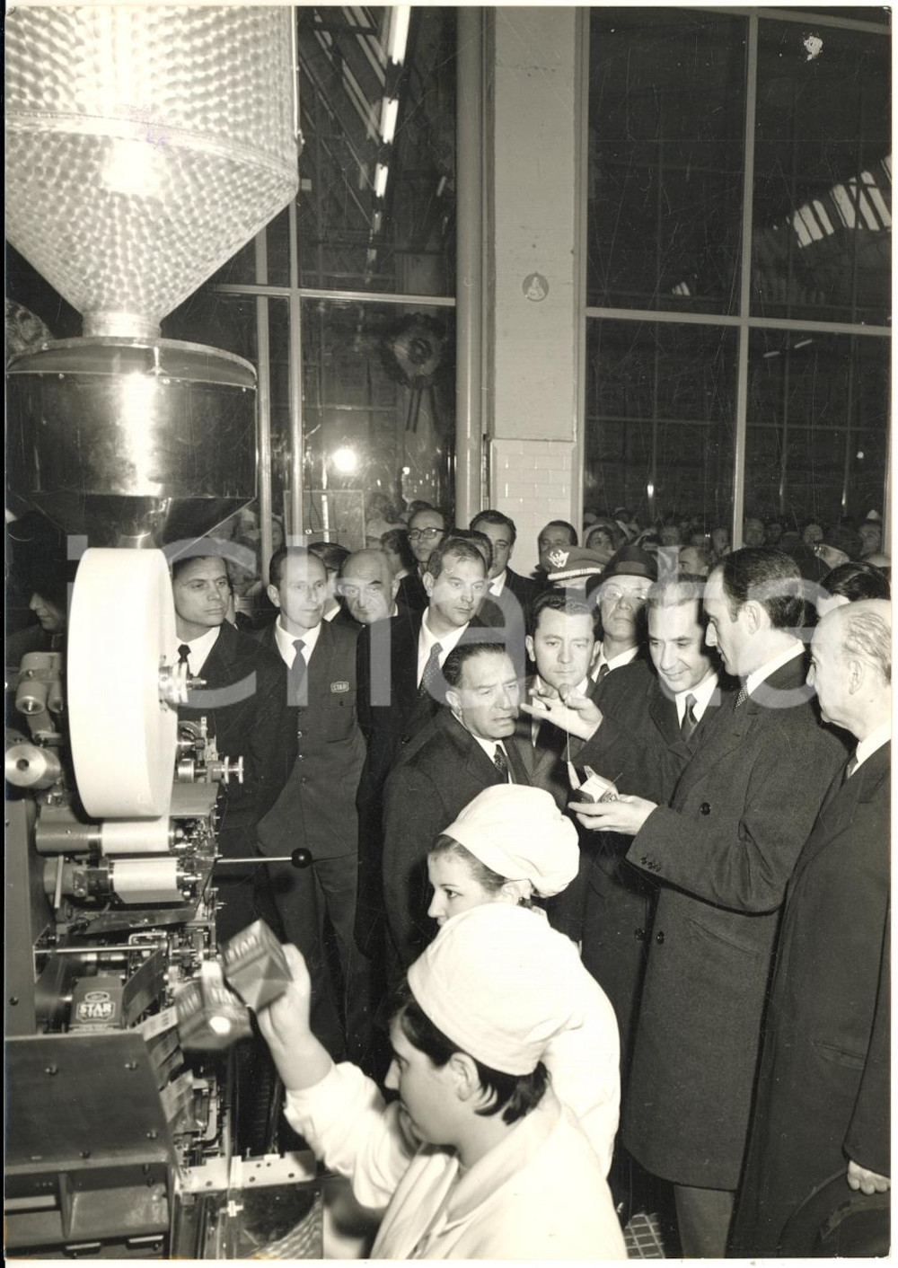1966 AGRATE BRIANZA On. Aldo MORO visita stabilimento STAR con Danilo FOSSATI