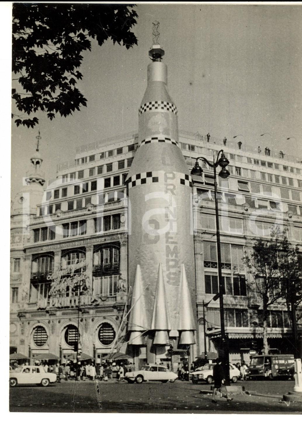 Fotografia d epoca originale 1968 PARIS Grandi Magazzini PRINTEMPS Razzo vettore per il Natale Foto 1