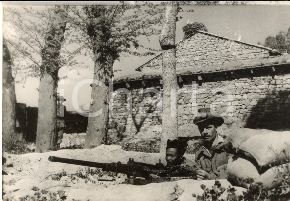 1956 ALGERIE Soldats veillent sur la sécurité d'un vlllage - Photo 17x12 cm