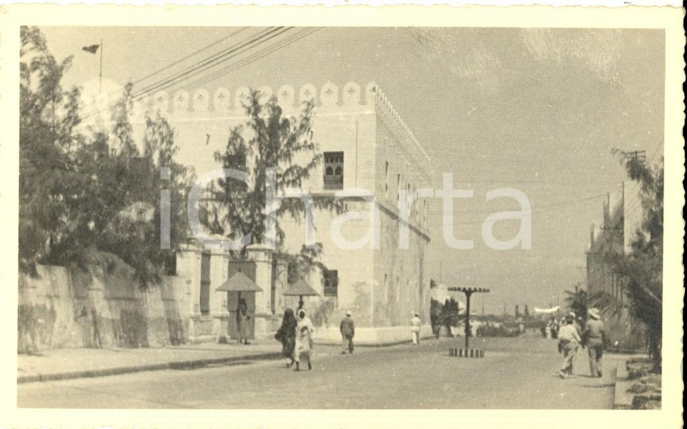 Fotografia d epoca originale 1930 ca LIBIA ITALIANA Veduta con palazzo coloniale Foto ANIMATA 13x8 1