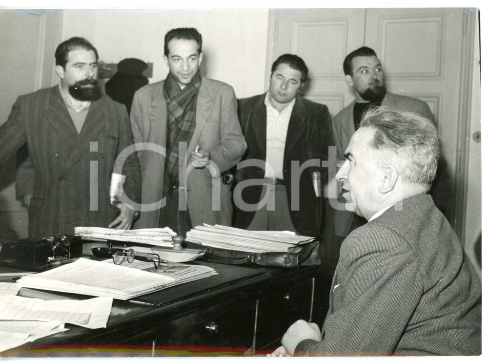 1954 ROMA Luigi LONGO riceve partigiani di ODERZO liberati dopo l'amnistia *Foto