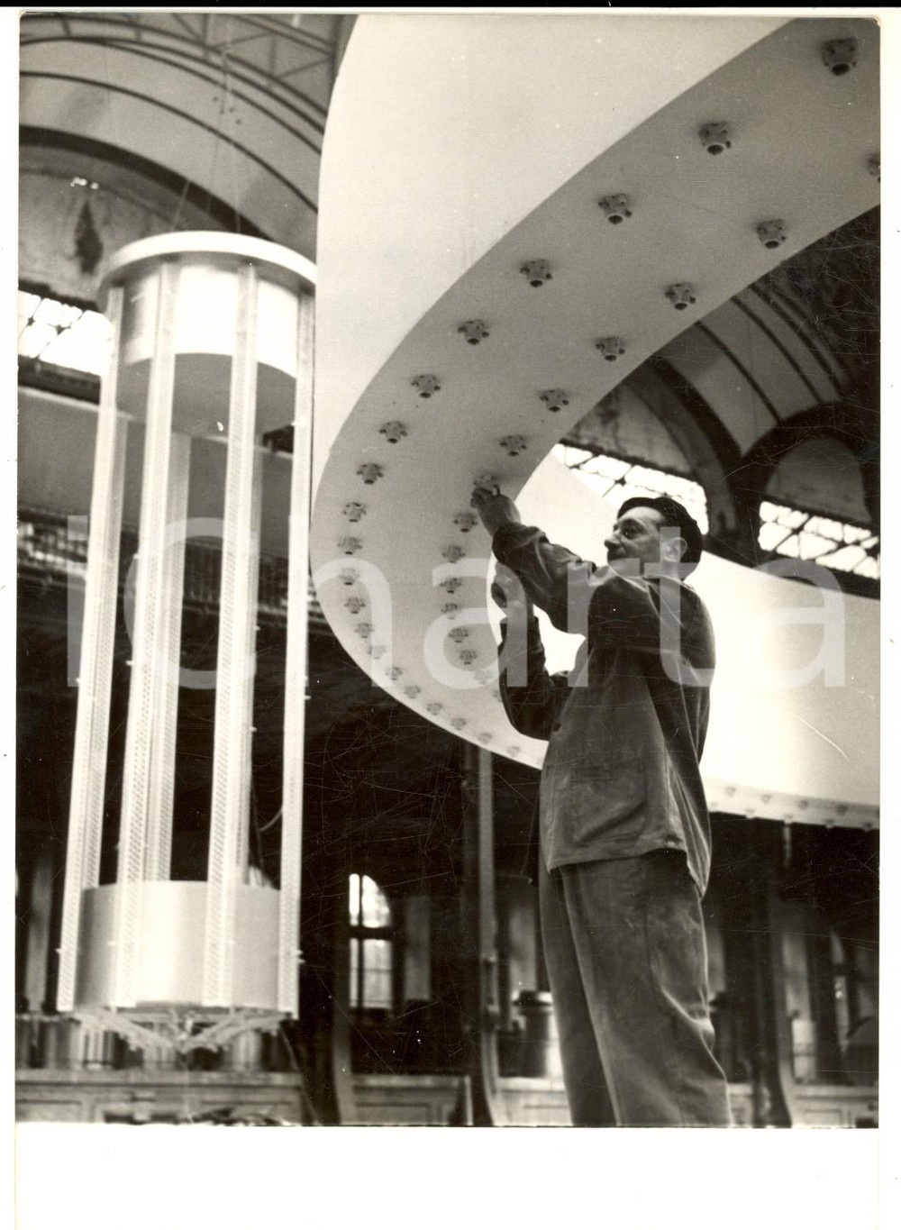 Fotografia d epoca originale 1957 PARIS GRAND PALAIS PrÃ©paratifs pour ouverture Salon de l Auto  Photo 13x18 1