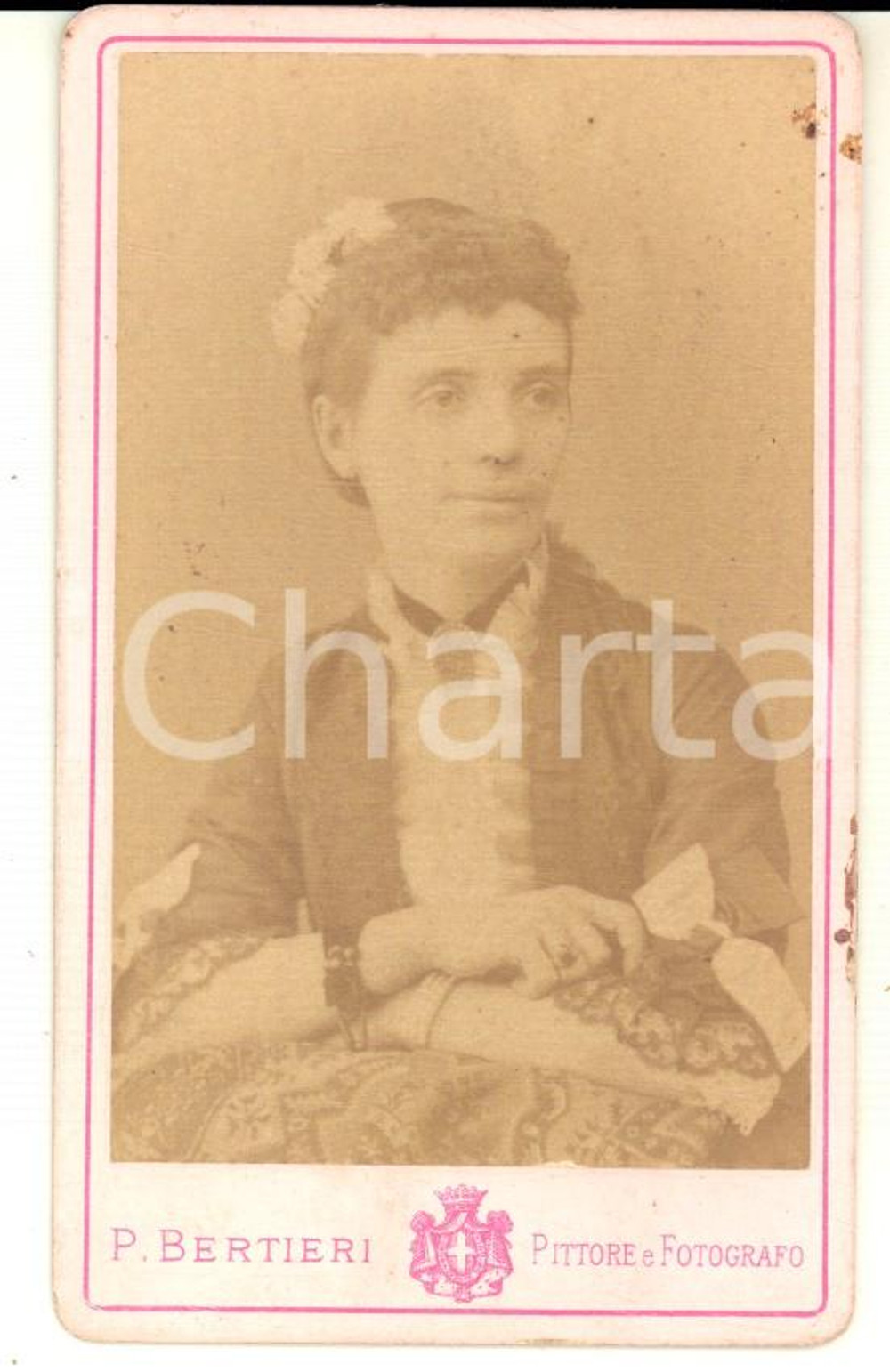1880 ca TORINO Ritratto di donna con abito ricamato - Foto BERTIERI CDV