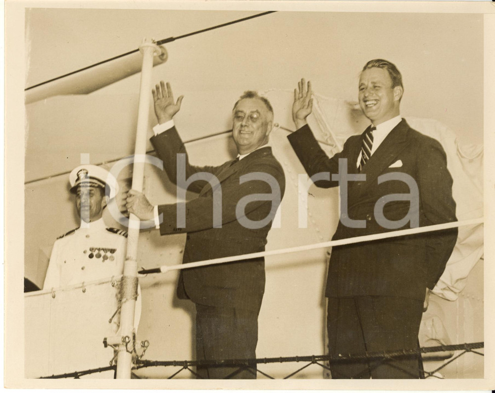 Fotografia d epoca originale 1935 ca NEW ORLEANS Franklin and Elliott ROOSEVELT in a gulf fishing vacation 1