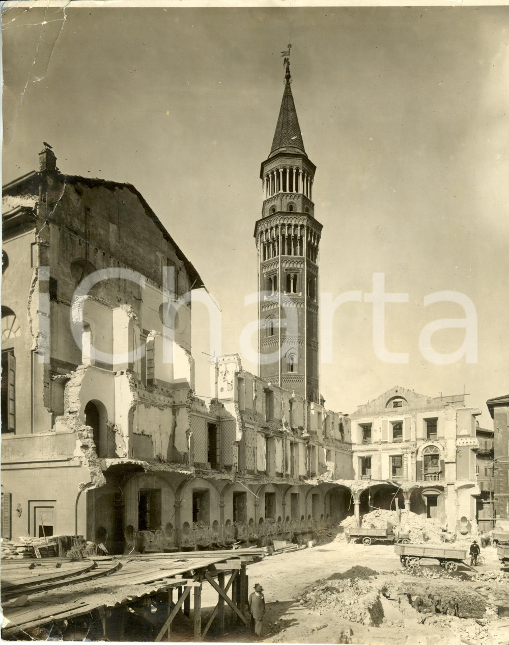 Fotografia d epoca originale 1930 ca MILANO Campanile chiesa SAN GOTTARDO e lavori Palazzo REALE DANNEGGIATA 1
