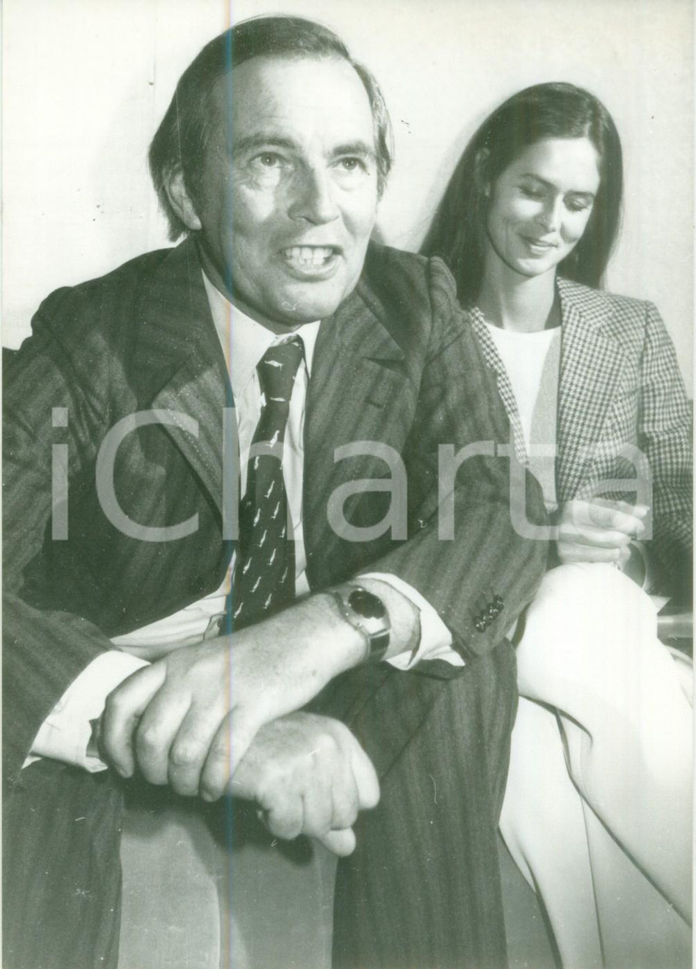 Fotografia d epoca originale 1985 ca PARIS Chirurgo Christiaan BARNARD con la sua giovane moglie Fotografia 1