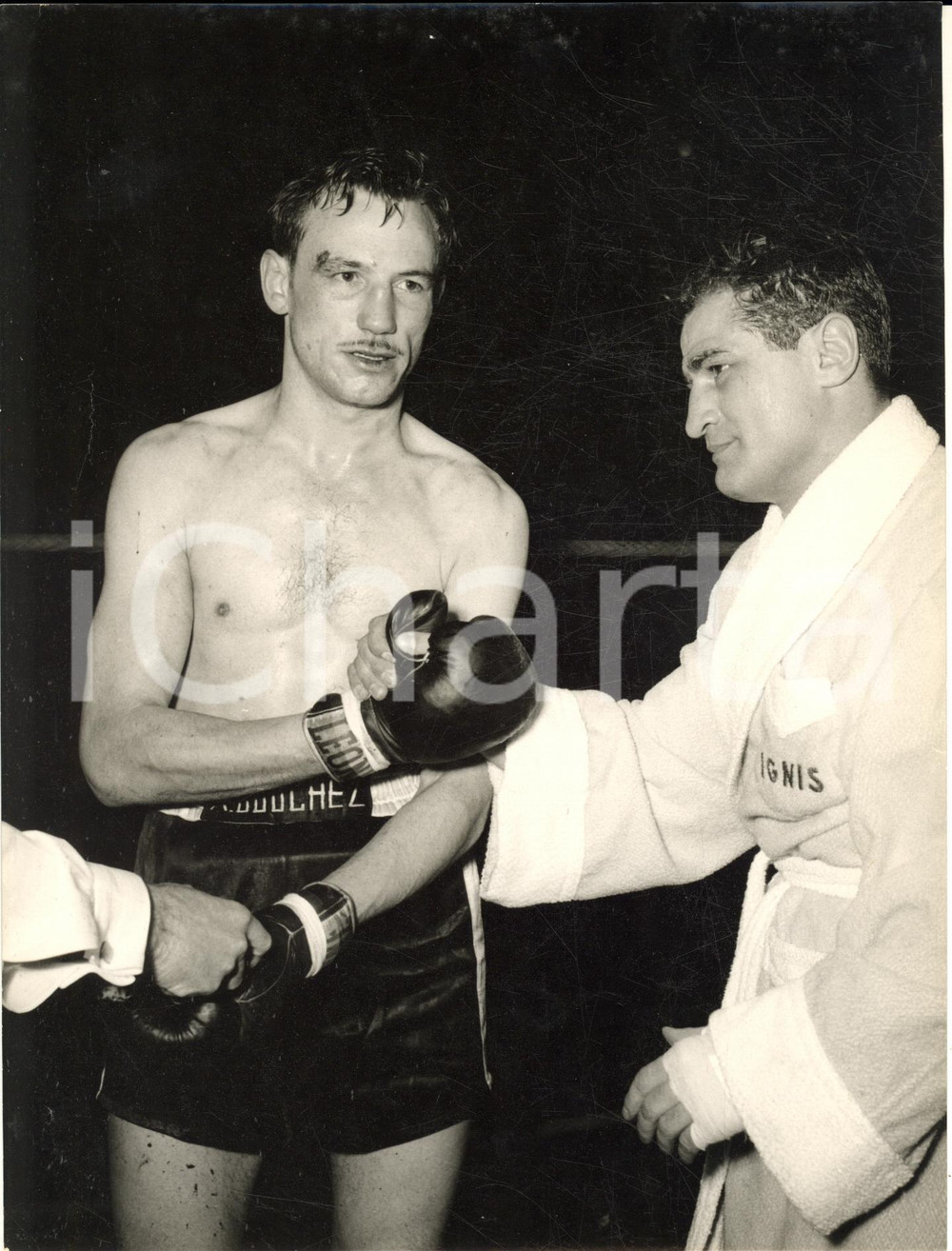 1960 MILANO BOXE Giancarlo GARBELLI e Richard  BOUCHEZ dopo l'incontro - Foto