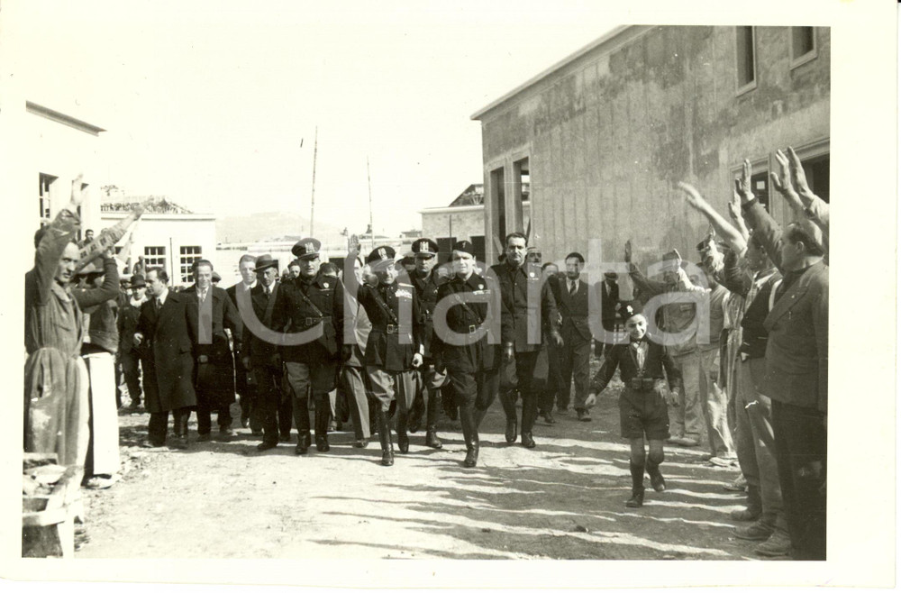 Fotografia d epoca originale 1939 FIRENZE Achille STARACE saluta maestranze mostra mercato Artigianato FOTO 1