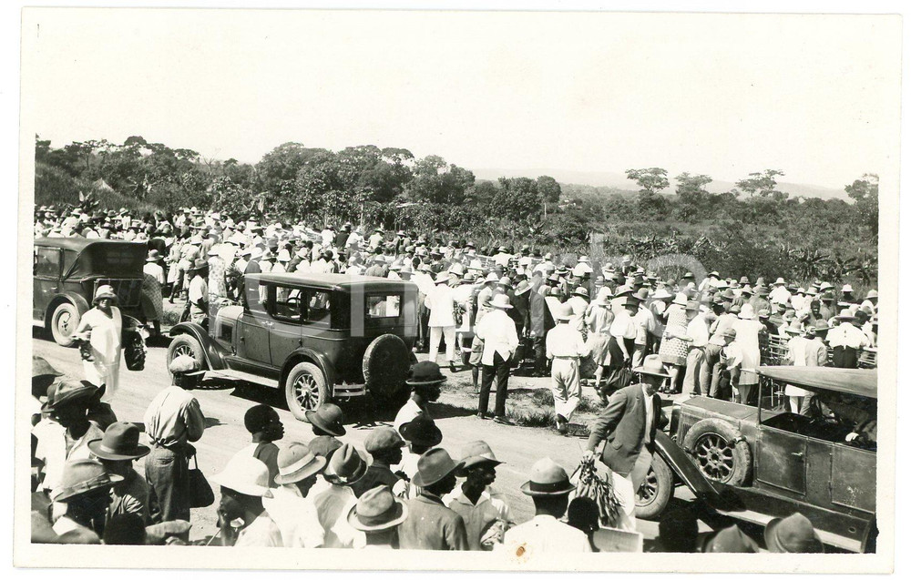 1928 CONGO BELGE - ELISABETHVILLE Cortège visite roi *Photo Léopold GABRIEL 134 Fotografia originale d'epoca, in formato cartolina postale.FOTOGRAFO: L&eacute;opold Gabriel - Panda - Katanga  FAIR/discreto piccola macchia al lato inferiore Formato: 14x9 cm originale e autentica 1
