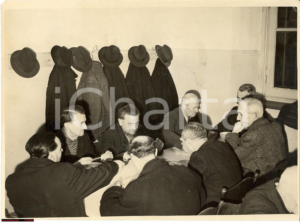 Fotografia d epoca originale 1938 Milano Gruppo Sciesa rancio per poveri via Olmetto 1