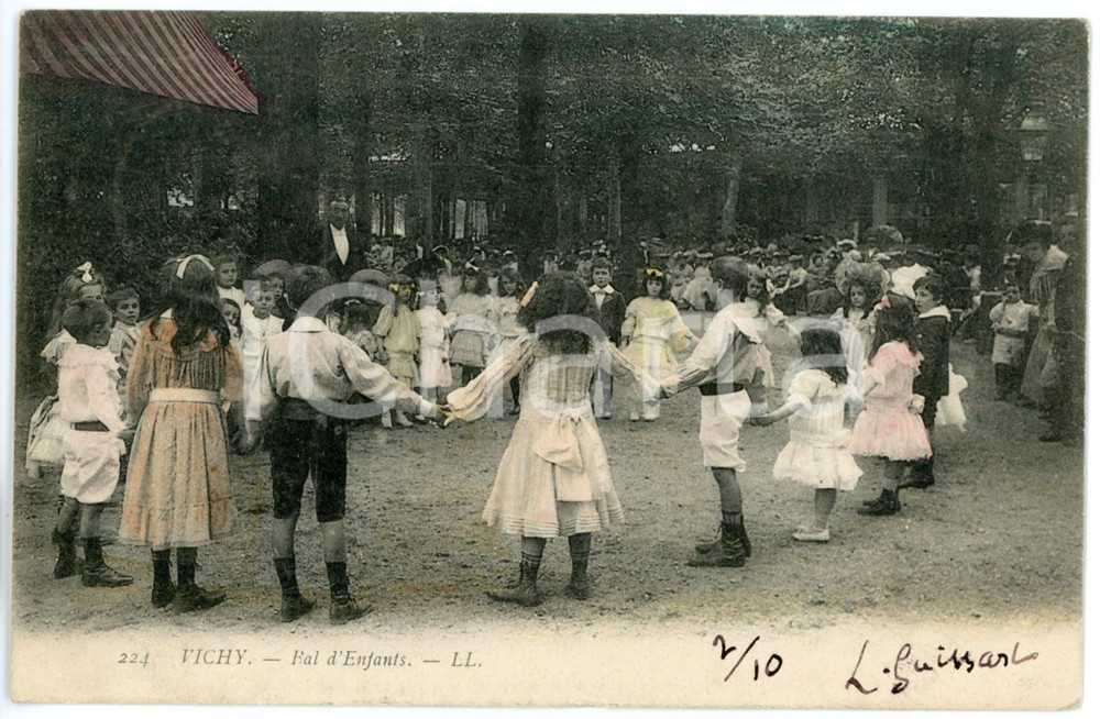 1910 ca VICHY - FRANCE Bal d'enfants - Carte postale FP VG  Cartolina postale d'epoca, viaggiata. FAIR/discreto Lievi smussature agli angoli Formato: FP originale e autentica 1