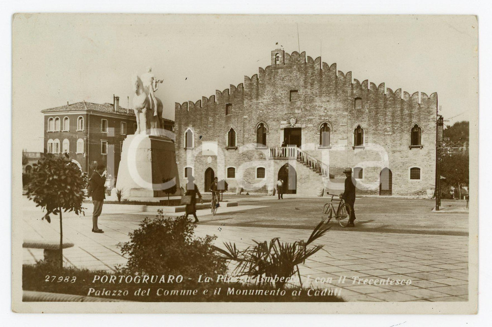 1920 ca PORTOGRUARO Piazza Umberto I e Palazzo del Comune - Cartolina ANIMATA FP  Cartolina postale d'epoca, viaggiata.CONDIZIONI: GFORMATO: FP    originale e autentica 1