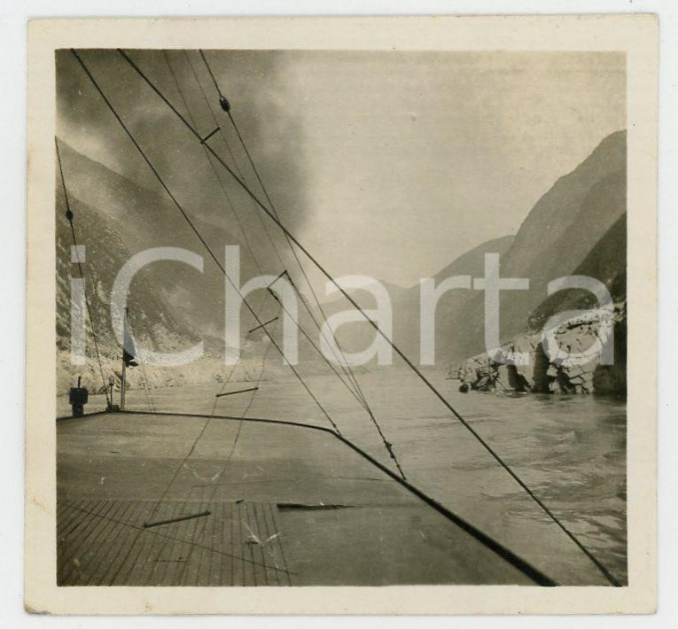 1935 ca CINA - Paesaggio fluviale visto da barca (1) - Foto VINTAGE 6x6 cm Fotografia d'epoca.CONDIZIONI: F (lievi smussature angolari)FORMATO: 6x6 cm    originale e autentica 1