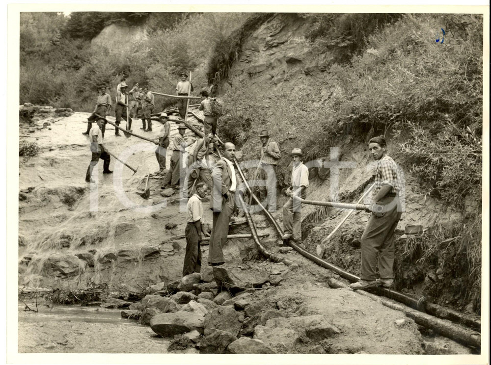 Fotografia d epoca originale 1960 ca SAGLIANO PV Lavori di arginatura lungo un torrente Fotografia RARA 1