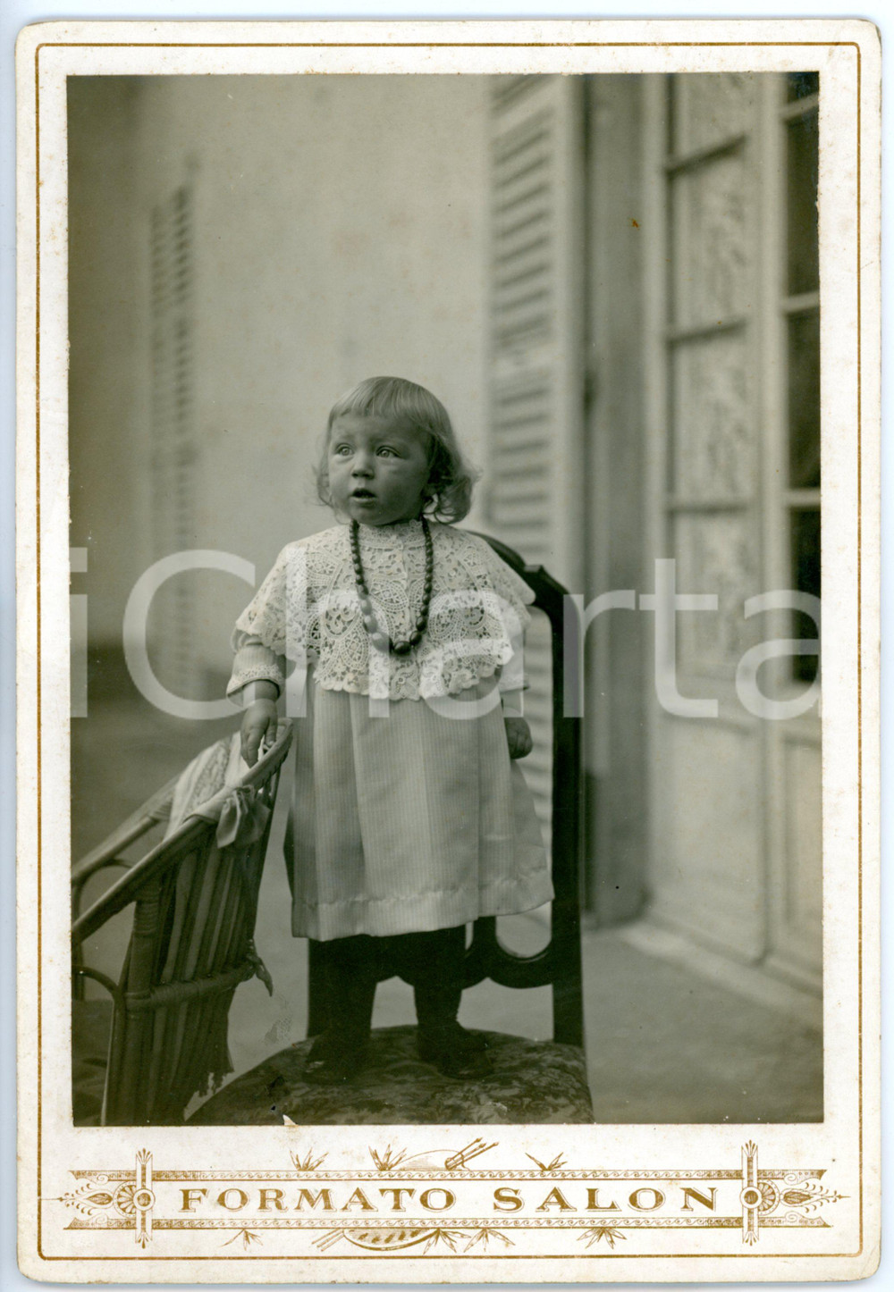 Fotografia d epoca originale 1900 ca ITALIA Ritratto di Giovanna SERVETTI bambina in abito chiaro Foto 17x25 1