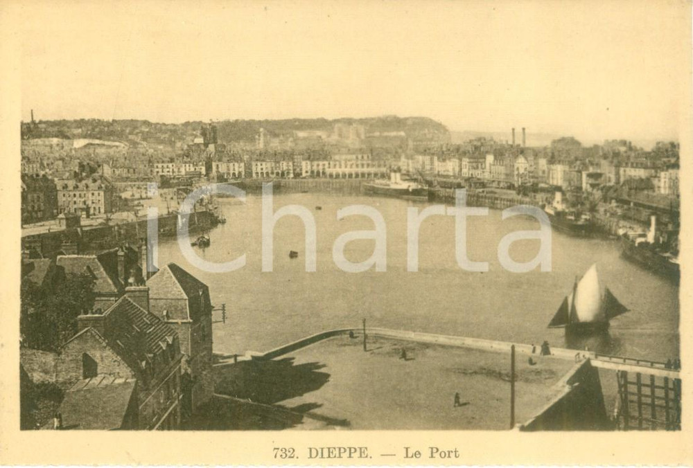 Cartolina originale da collezione 1930 ca DIEPPE F Panorama del porto con barca a vela Cartolina FP NV 1