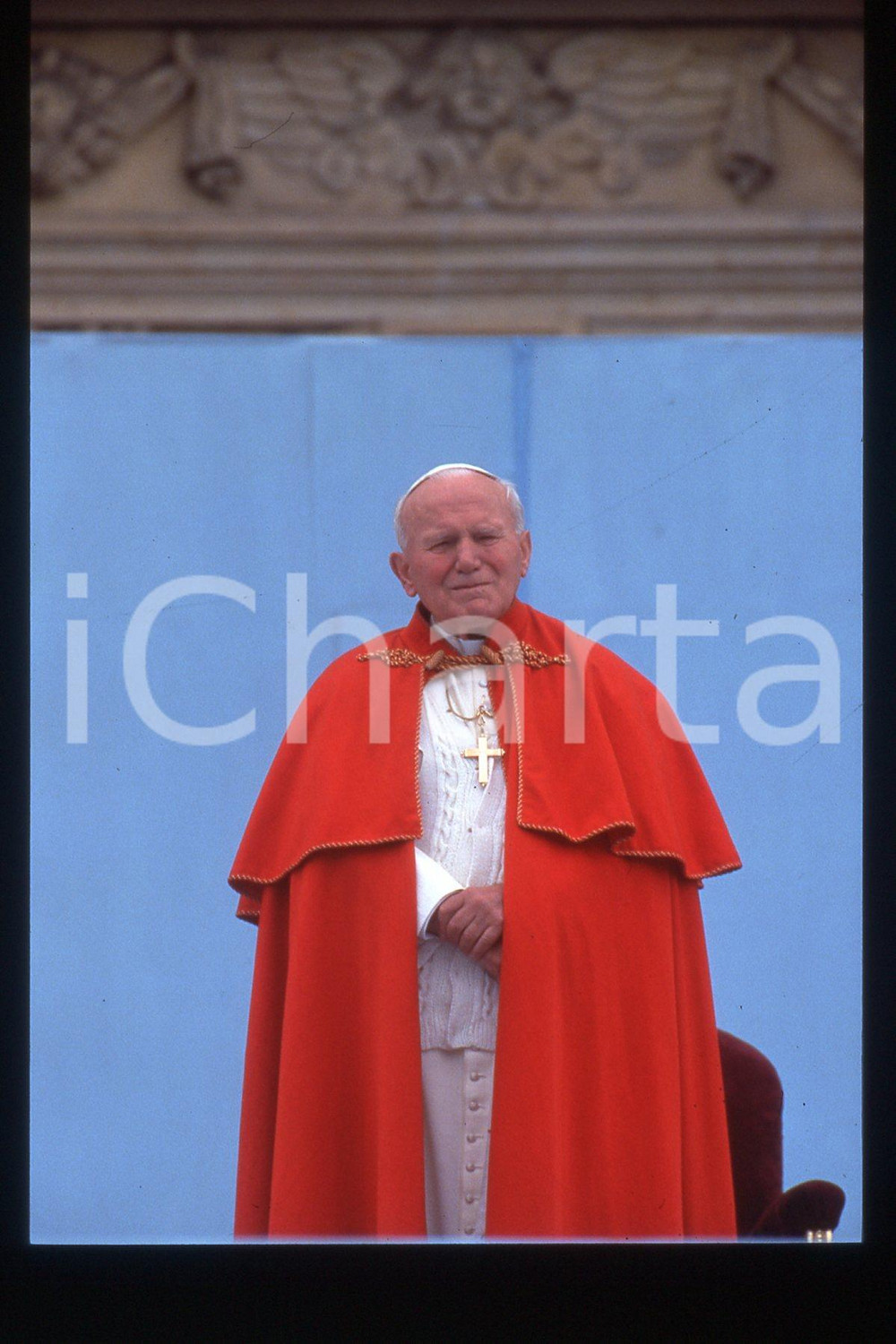 35mm vintage slide* 1995, Czechoslovakia, Olomouk, Giovanni Paolo II (5)  Diapositiva d'epoca, in formato 35 mm.CONDIZIONI: GOODE' severamente vietata la riproduzione. Tutti i diritti sono riservati.Nella diapositiva ICharta mette in vendita, sul negozio eBay e in esclusiva sul sito "icharta" il proprio archivio composto da numerose diapositive e negativi fotografici d'epoca, tutti originali e autentici, che attraversano la storia del costume italiano tra gli la fine degli anni Sessanta e Novanta.Si tratta di uno sguardo inedito sull'attualit&agrave;, la politica, la vita quotidiana, il gossip e la cultura, che fotografa il cambiamento della nazione in quest'ultimo scorcio del XX secolo. Un'occasione unica per il mercato del collezionismo, che vede finalmente disponibile un archivio eccezionale per vastit&agrave;, tematiche e condizioni, in un settore (il negativo fotografico e la diapositiva) di assoluta novit&agrave; e dalle interessanti prospettive di investimento.  FAIR/discreto   originale e autentica 1