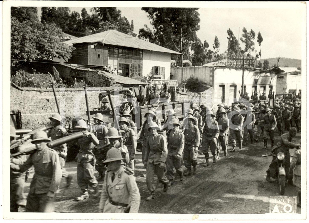 Fotografia d epoca originale 1936 ADDIS ABEBA ETIOPIA AOI Parata militare sfila presso CHAMBAZ Photo Studio 1