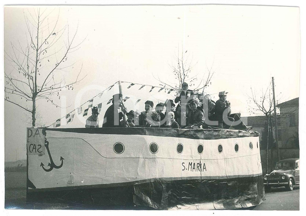 Fotografia d epoca originale 1965 ca LODI  CARNEVALE  Carro caravella S. Maria  Bambini Foto 13x9 cm 1