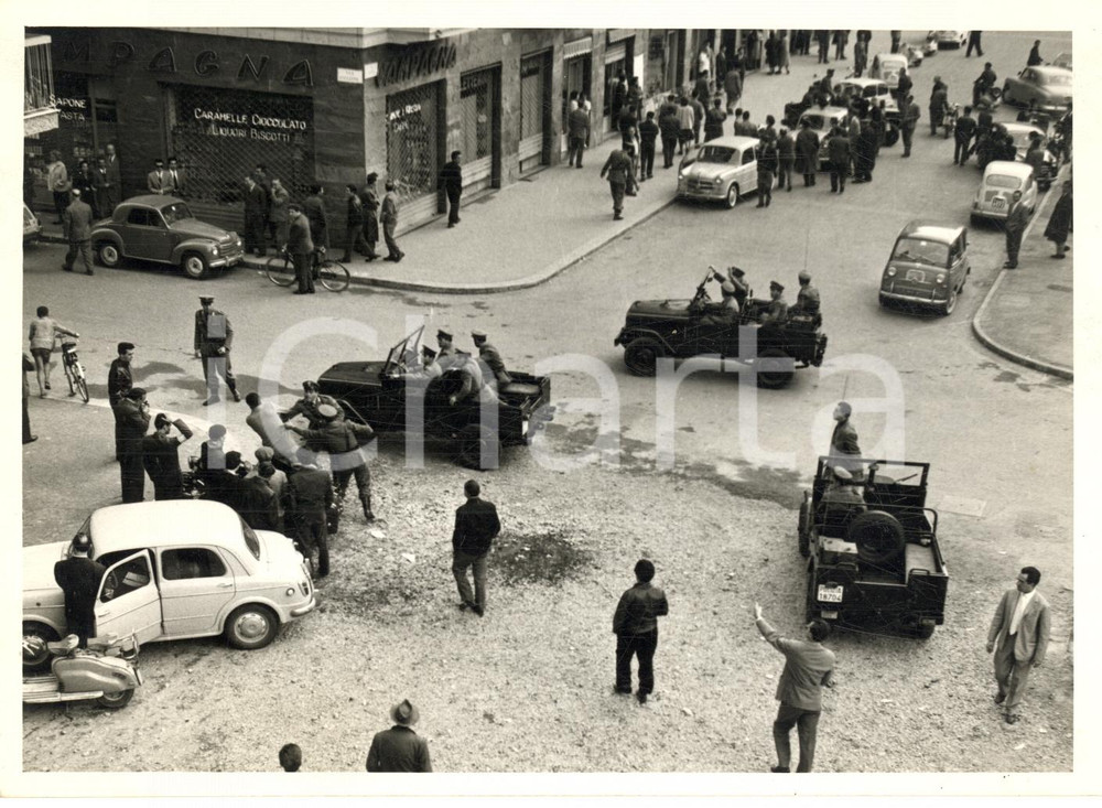 Fotografia d epoca originale 1959 TORINO Tafferugli davanti a una fabbrica  Intervento della polizia  Foto 1