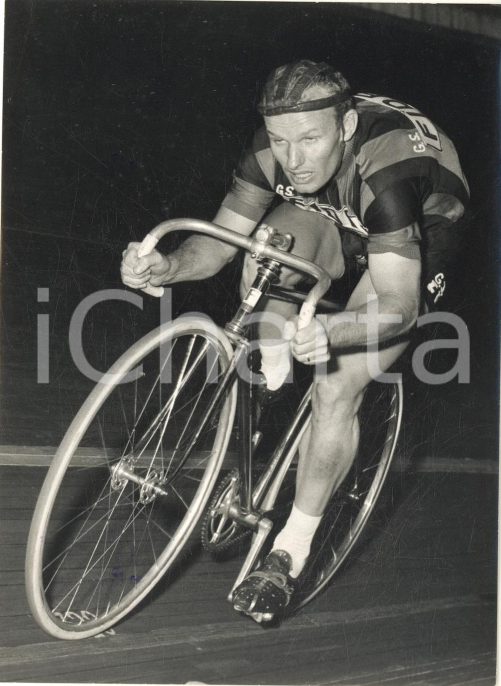 1961 MILANO CICLISMO Leandro FAGGIN campione italiano su pista *Foto 13x18 Fotografia d'epoca con didascalia coeva al verso.  CONDIZIONI: G (ma lievi impressioni)     originale e autentica 1
