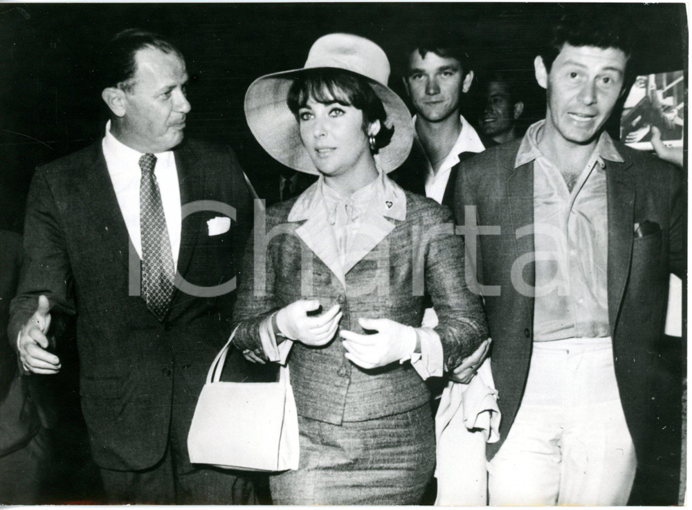 1962 ROMA Arrivo Liz TAYLOR Eddie FISHER e Joseph MANKIEWICZ all'aeroporto