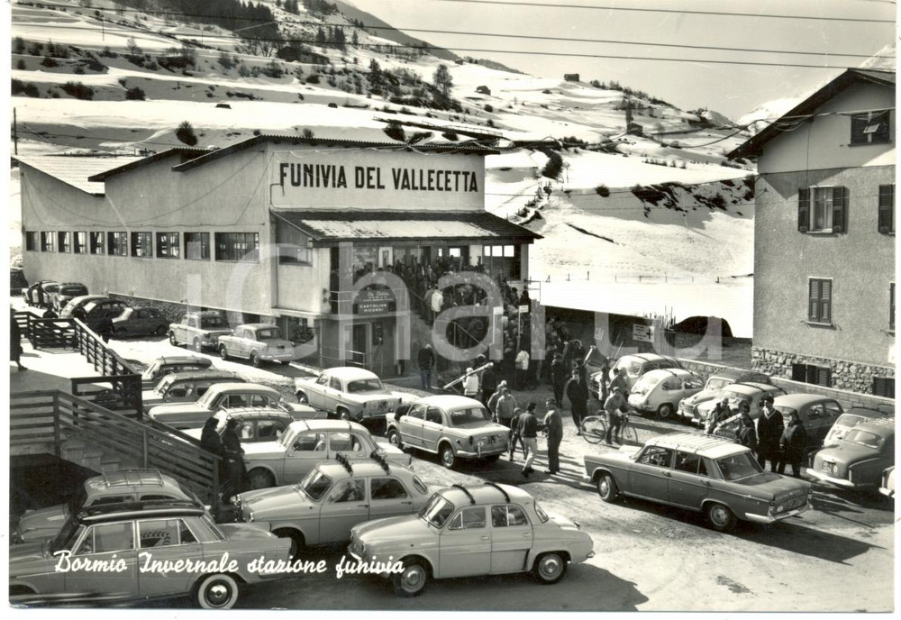 Cartolina originale da collezione 1960 ca BORMIO SO Sciatori in coda funivia VALLECETTA Cartolina ANIMATA 1