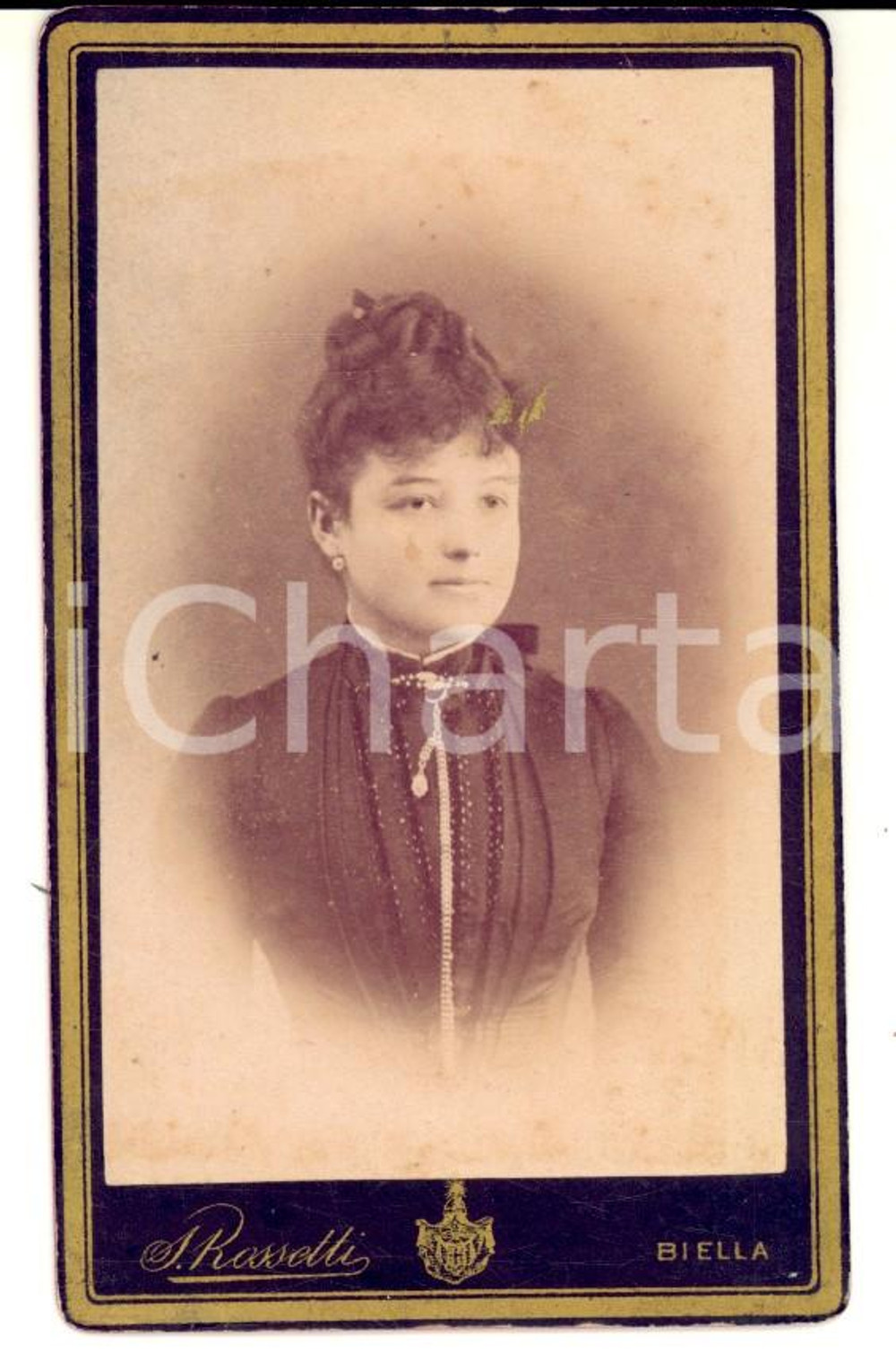 Fotografia d epoca originale 1890 ca BIELLA Ritratto di donna con abito nero Foto ROSSETTI CDV 1
