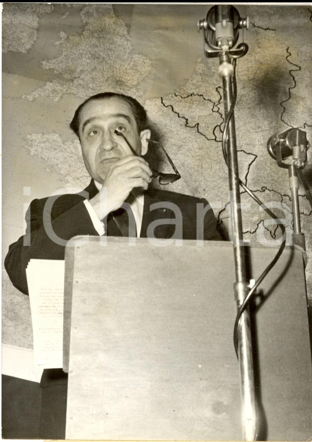 1959 PARIS Pierre MENDES FRANCE pendant une conférence de presse *Photo