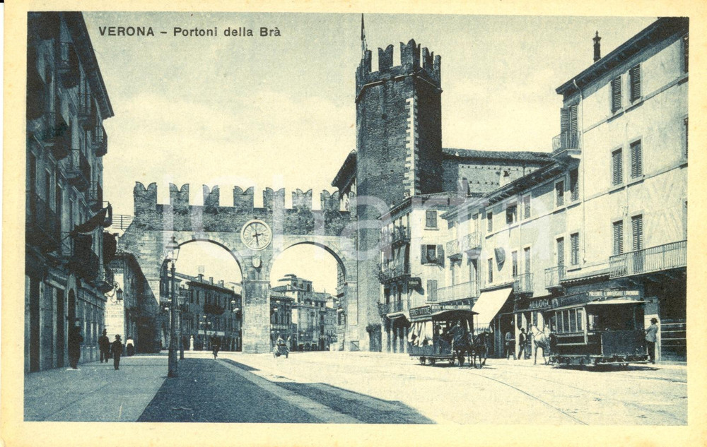 Cartolina originale da collezione 1915 ca VERONA I Portoni della BRA' *Cartolina FP NV ANIMATA con tram e passanti 1