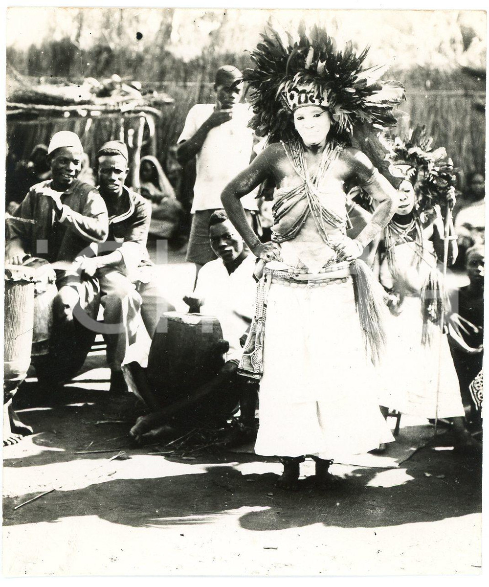 1930 ca CONGO BELGE - STANLEYVILLE - Danseurs - Photo 9x10 cm Fotografia originale d'epoca, in formato cartolina postale.Didascalia manoscritta al verso.  GOOD/buono  Formato: 9x10 originale e autentica 1