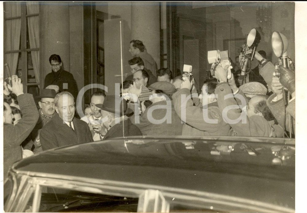 Fotografia d epoca originale 1960 PARIS ELYSEE Ministre Antoine PINAY mitraillÃ© par les photographes 1