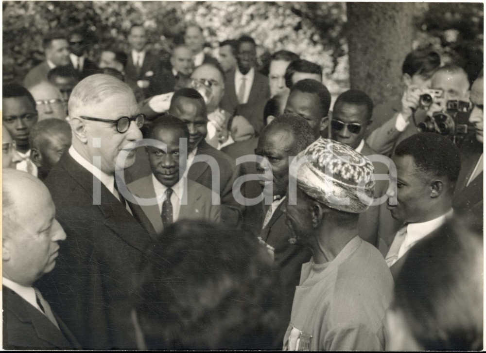1961 PARIS Charles DE GAULLE avec les Anciens Combattants d'Afrique Noire *Photo