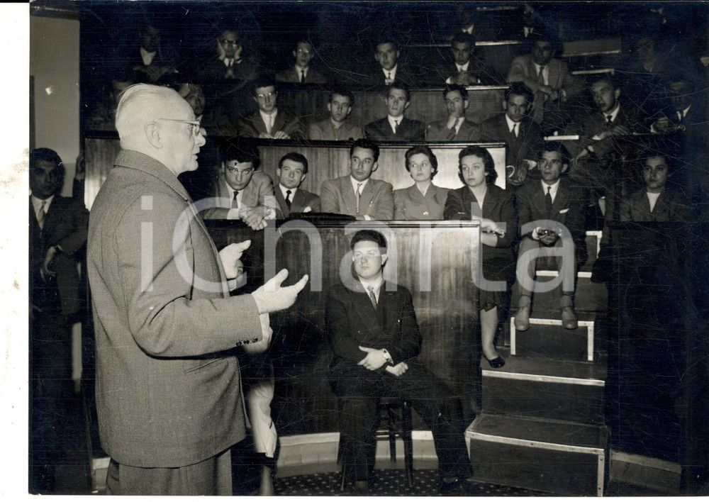Fotografia d epoca originale 1955 TORINO Prof. Mario PONZIO insegna prima dell amputazione causata da raggi X 1