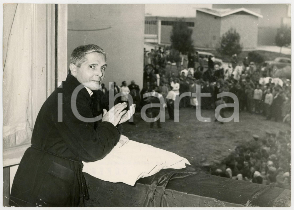 1959 NAPOLI Invalido Alberto FEDELE assiste dalla sua casa a spettacolo circense