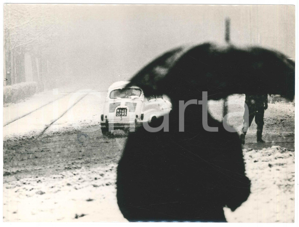 Fotografia d epoca originale 1963 MILANO Passante e FIAT 600 sotto la neve  Foto ARTISTICA 23x18 cm 1