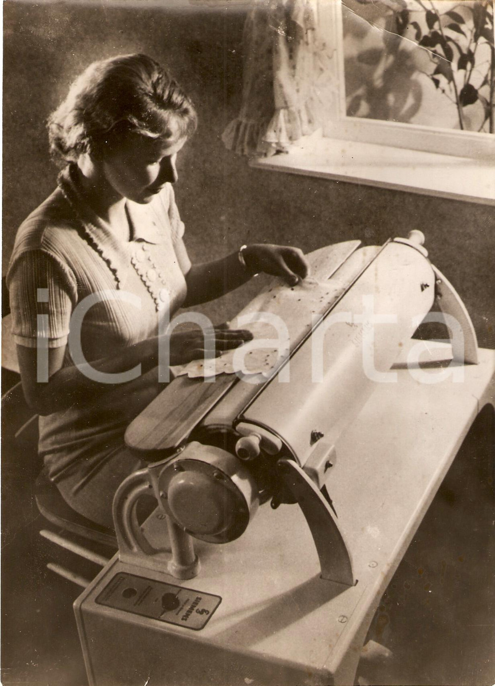 Fotografia d'epoca originale 1941 BERLIN (DE) Stiratrice meccanica domestica SIEMENS *Fotografia 1