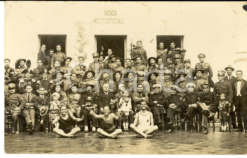 Fotografia d epoca originale 1920 ca REGIO ESERCITO Bersaglieri e ginnasti alla mensa sottufficiali Foto 1