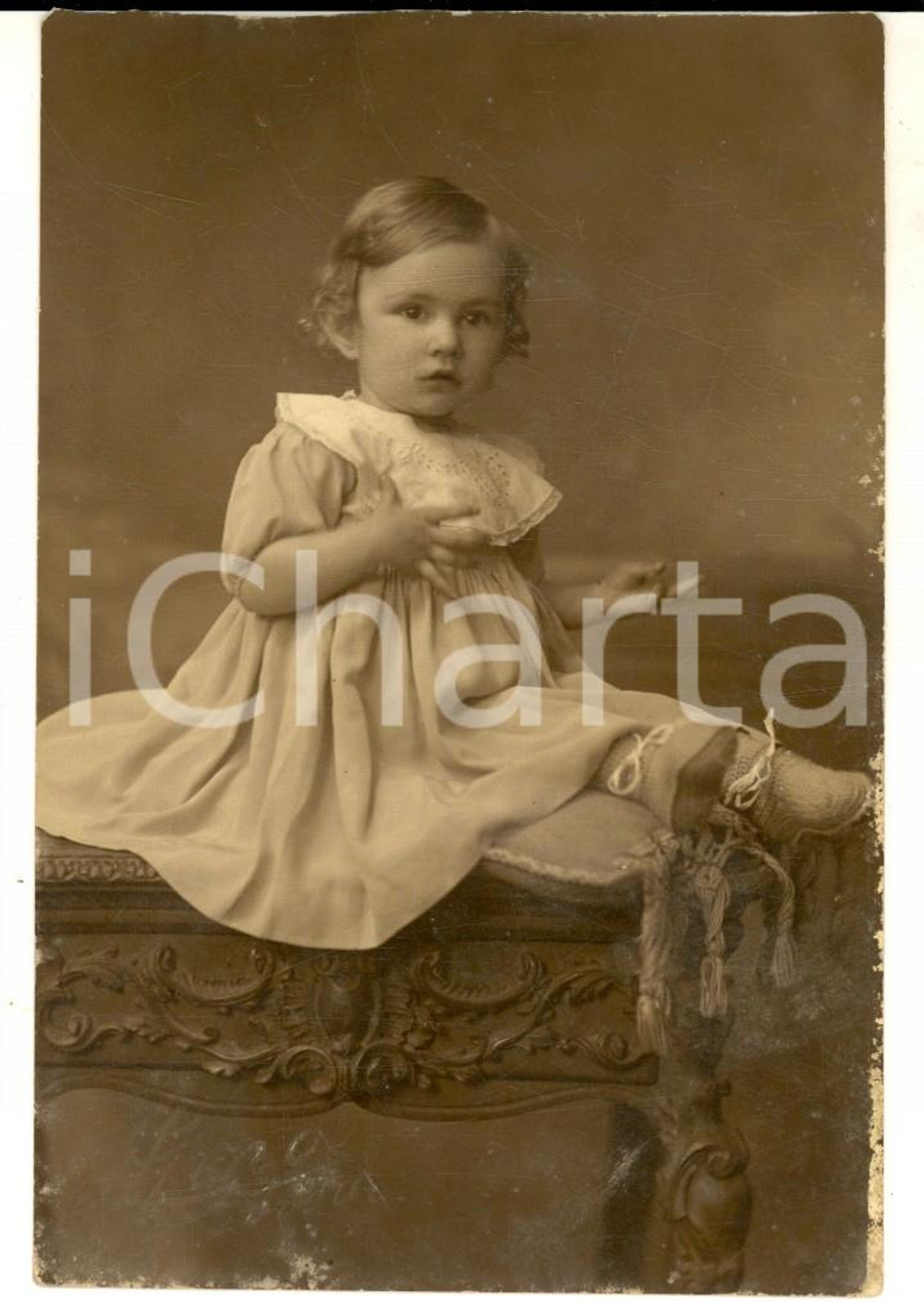 Fotografia d epoca originale 1920 ca IVREA TO Ritratto di bambina con colletto in pizzoFoto cartolina LINO 1