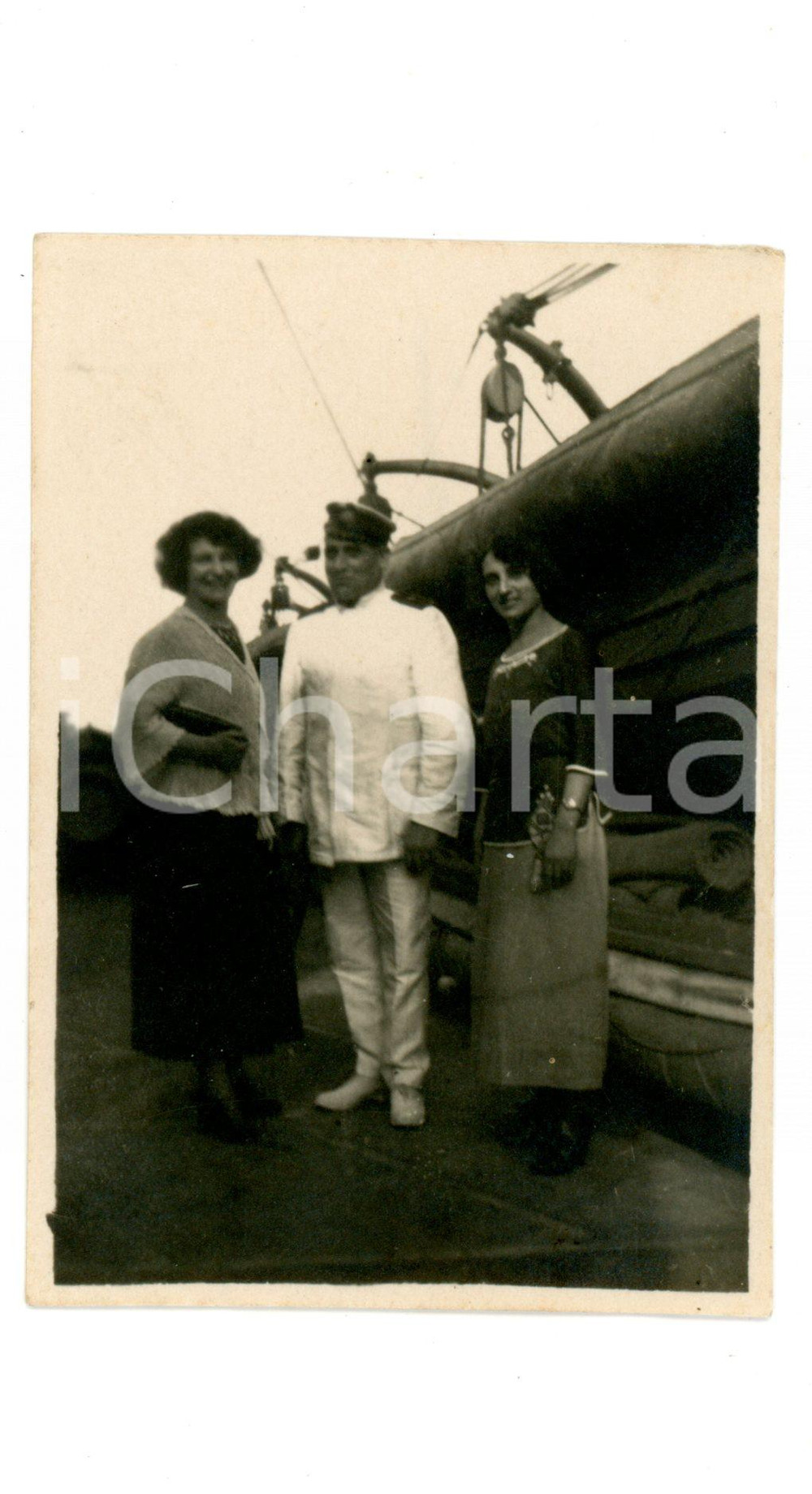 Fotografia d epoca originale 1922 REGIA MARINA Viaggiatori e ufficiale sulla nave PRINCIPE DI UDINE Foto 4x6 1