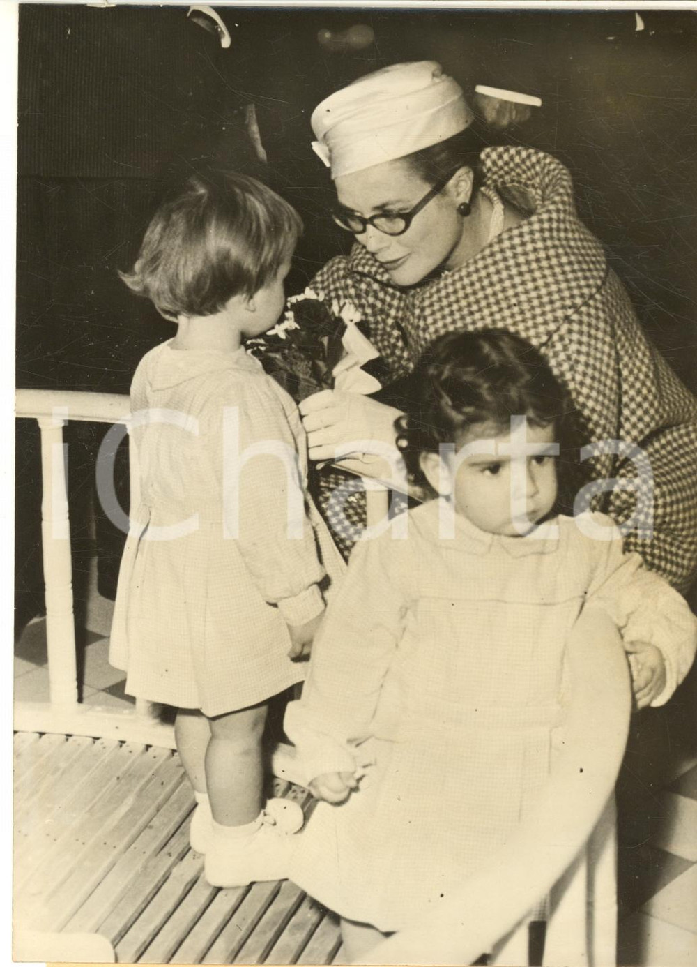1959 PARIS EPINETTES Princesse Grace de Monaco visite Crèche de la Croix Rouge