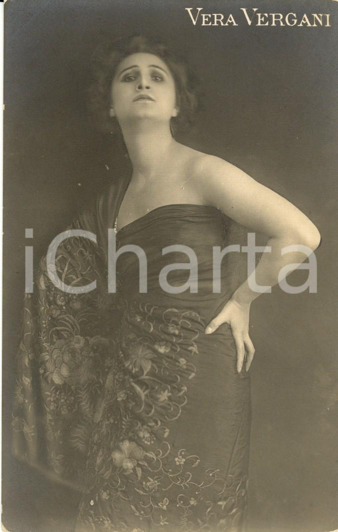 Cartolina originale da collezione 1929 Vera Vergani  Attrice Teatro in abito scena 1