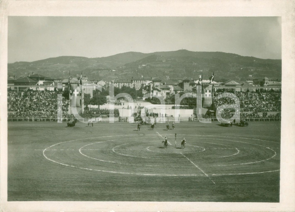 Fotografia d epoca originale 1935 ca TORINO ? Il campo del carosello StoricoMilitare Fotografia 1