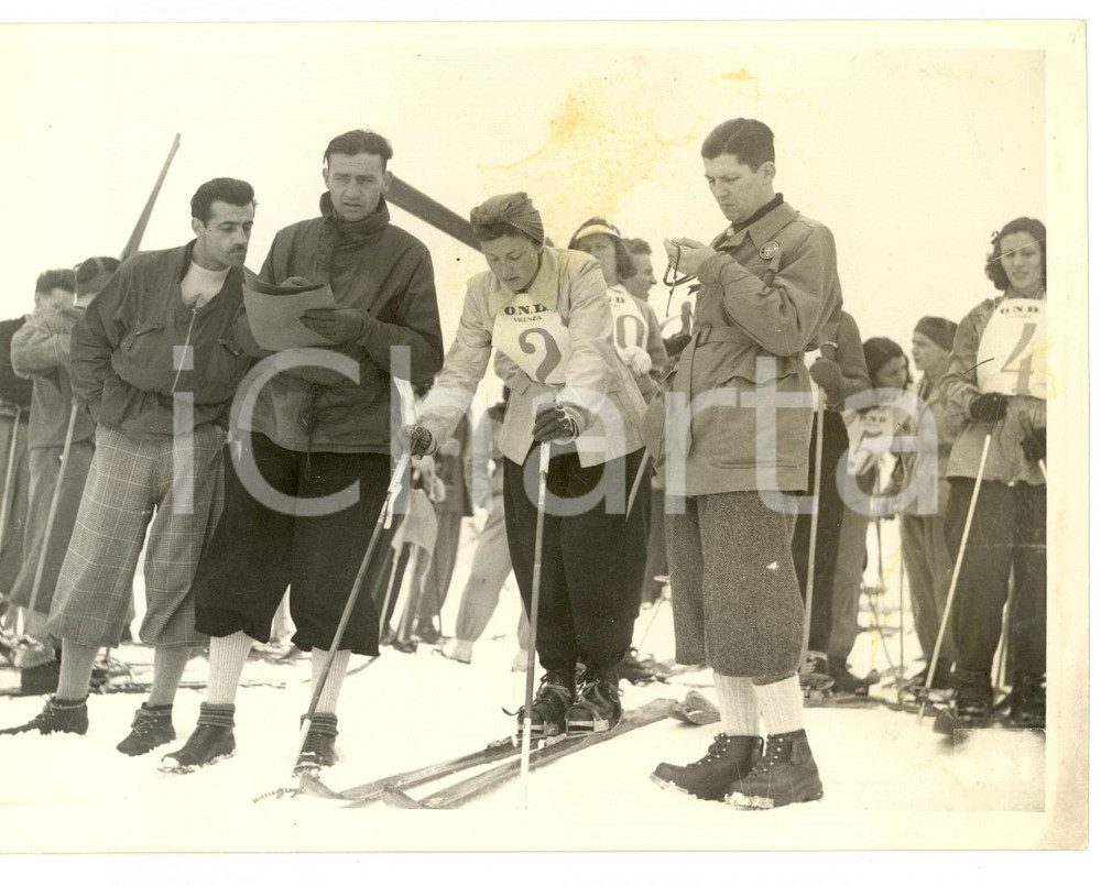 Fotografia d epoca originale 1942 ASIAGO VI Campionato Sci OPERA NAZIONALE DOPOLAVORO  Discesa femminile 1