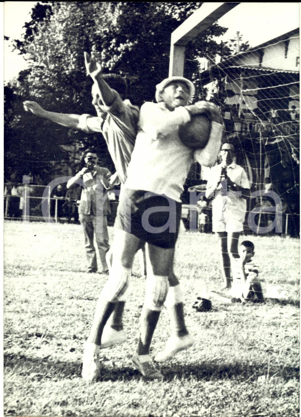 Fotografia d epoca originale 1959 AVIGNON FOOTBALL Jean VILAR guardien de but pour ThÃ©Ã¢tre National Populaire 1