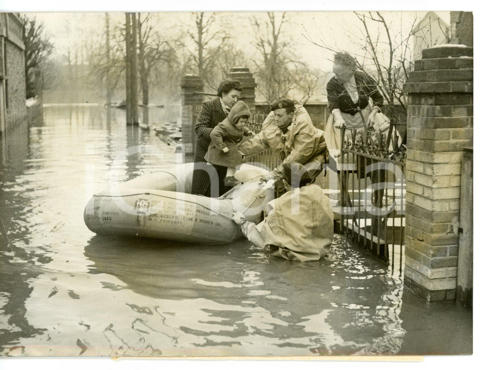 1959 VILLENEUVE-SAINT-GEORGES (F) Evacuazione del quartiere allagato *Foto 18x13