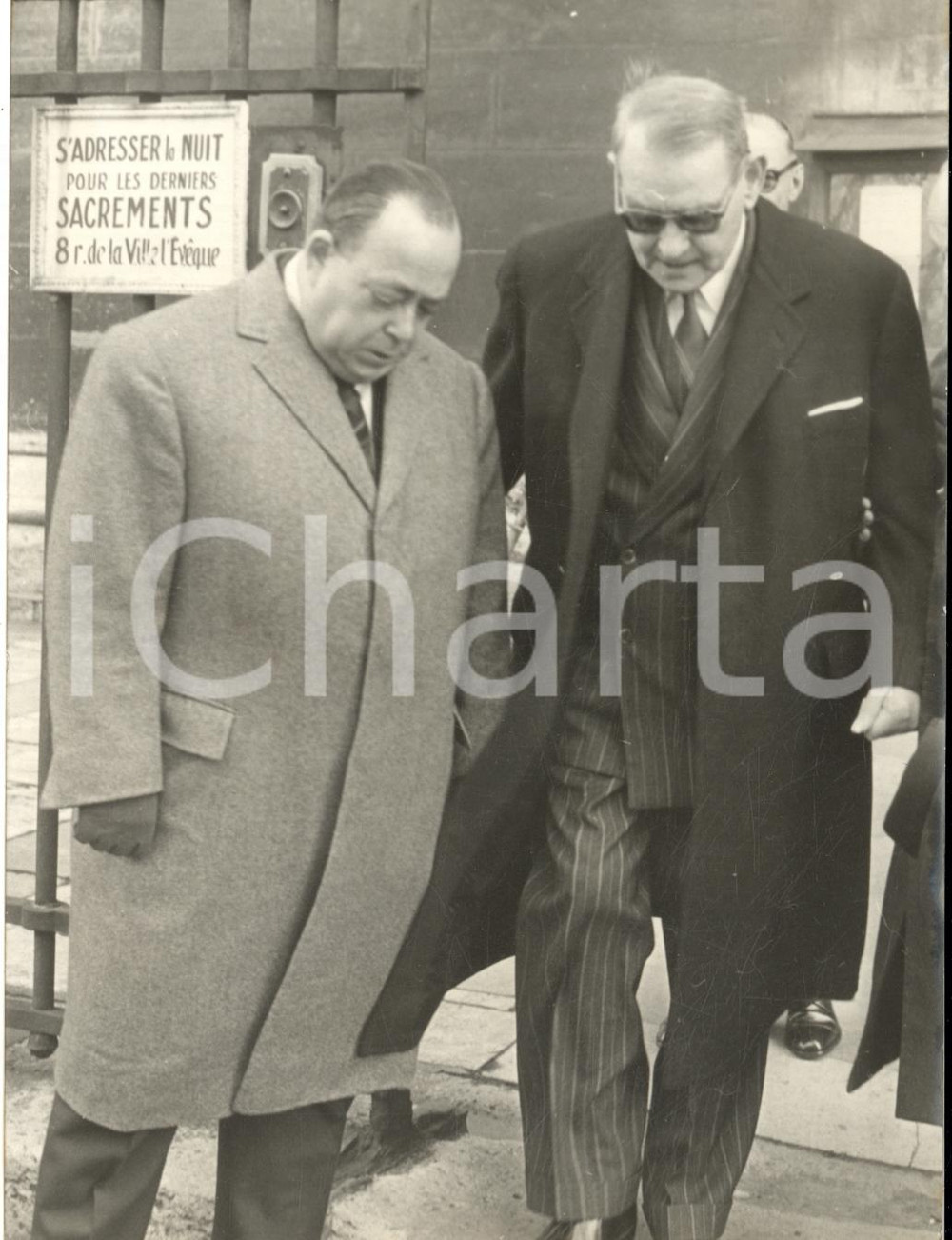 1960 PARIS Président René COTY après la messe à la mémoire de sa femme *Photo