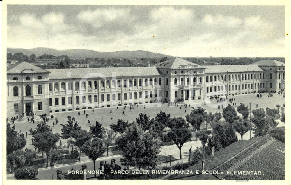 Cartolina originale da collezione 1940 ca PORDENONE Parco RIMEMBRANZA e scuole elementari *Cartolina DANNEGGIATA 1