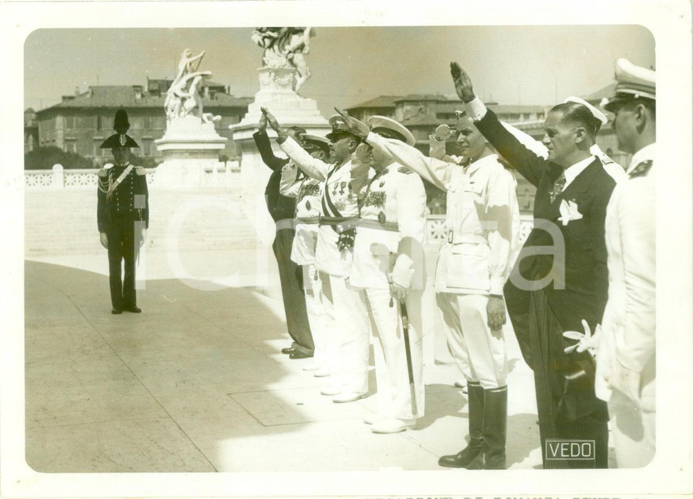 Fotografia d epoca originale 1939 ROMA Addetto Militare di ROMANIA George PETRESCU al Milite Ignoto FOTO 1