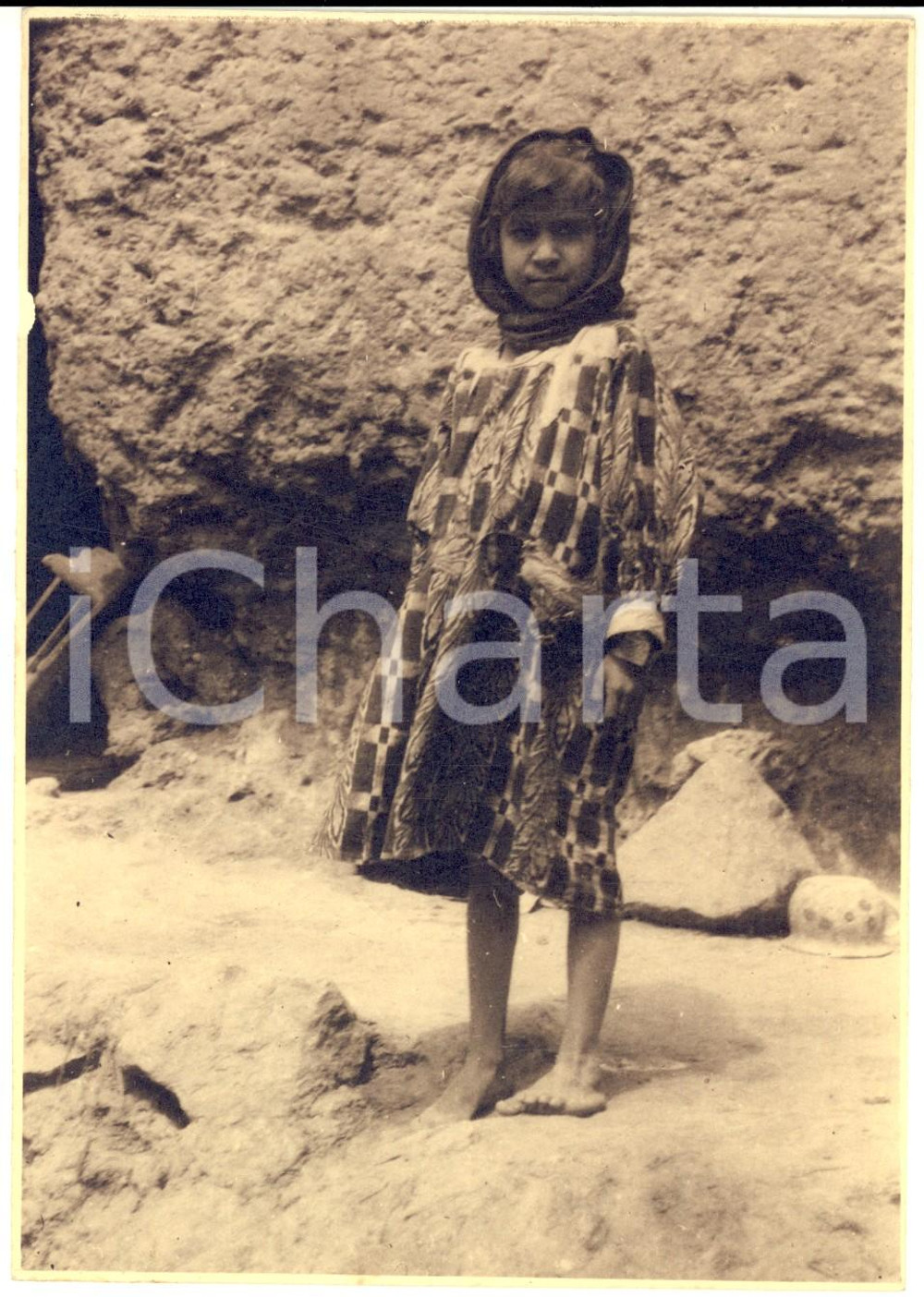 1935 ca MAROCCO (?) Ritratto di bambina in un villaggio *Foto VINTAGE 12x17 cm